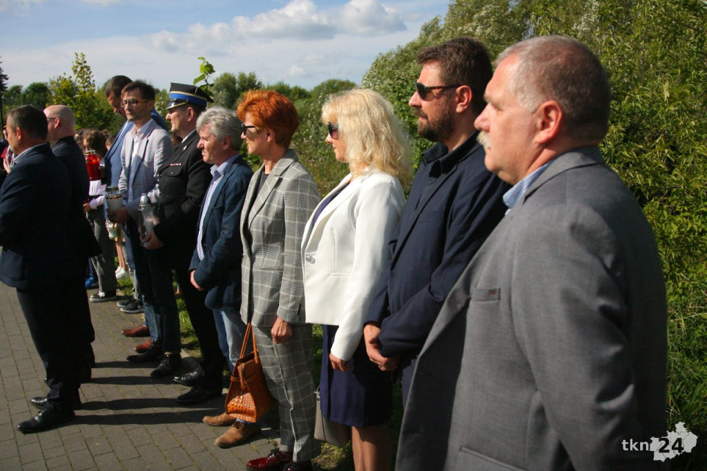 Patriotyczne spotkanie na Alejach Katyńskich. To początek `Koneckiego Września` [wideo, zdjęcia]