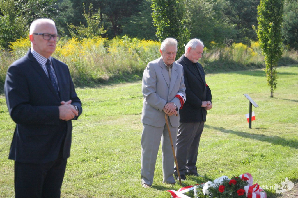 Patriotyczne spotkanie na Alejach Katyńskich. To początek `Koneckiego Września` [wideo, zdjęcia]