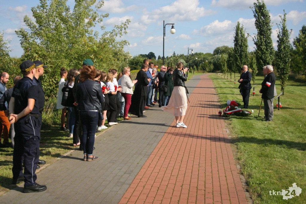 Patriotyczne spotkanie na Alejach Katyńskich. To początek `Koneckiego Września` [wideo, zdjęcia]