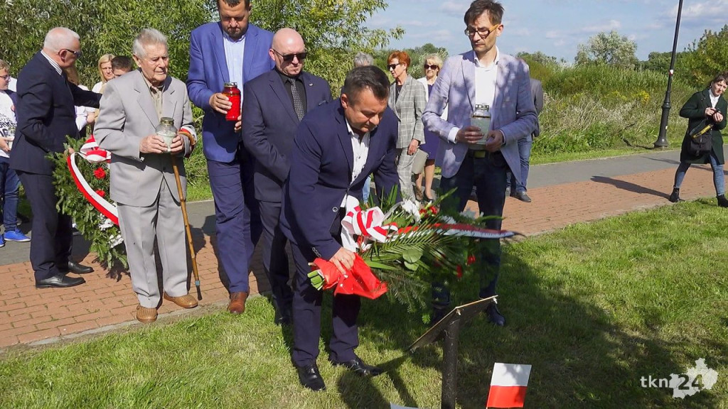 Patriotyczne spotkanie na Alejach Katyńskich. To początek `Koneckiego Września` [wideo, zdjęcia]