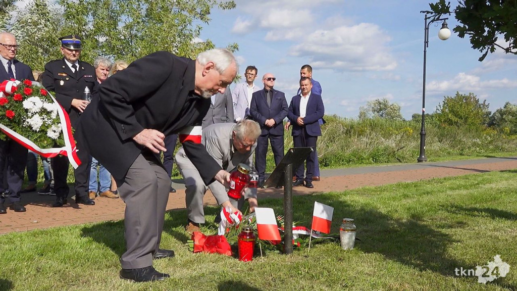 Patriotyczne spotkanie na Alejach Katyńskich. To początek `Koneckiego Września` [wideo, zdjęcia]