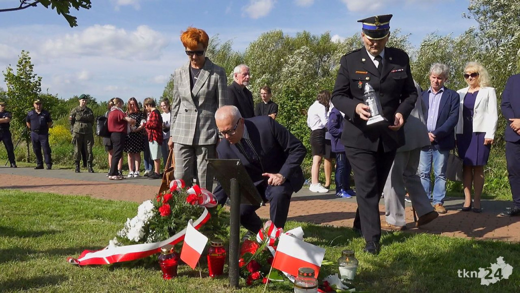 Patriotyczne spotkanie na Alejach Katyńskich. To początek `Koneckiego Września` [wideo, zdjęcia]