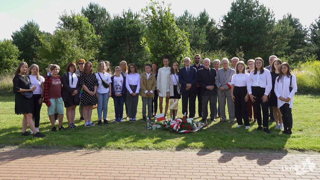 Patriotyczne spotkanie na Alejach Katyńskich. To początek `Koneckiego Września` [wideo, zdjęcia]