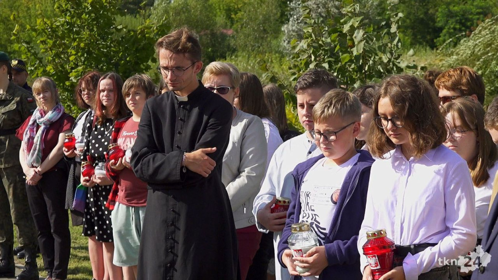 Patriotyczne spotkanie na Alejach Katyńskich. To początek `Koneckiego Września` [wideo, zdjęcia]