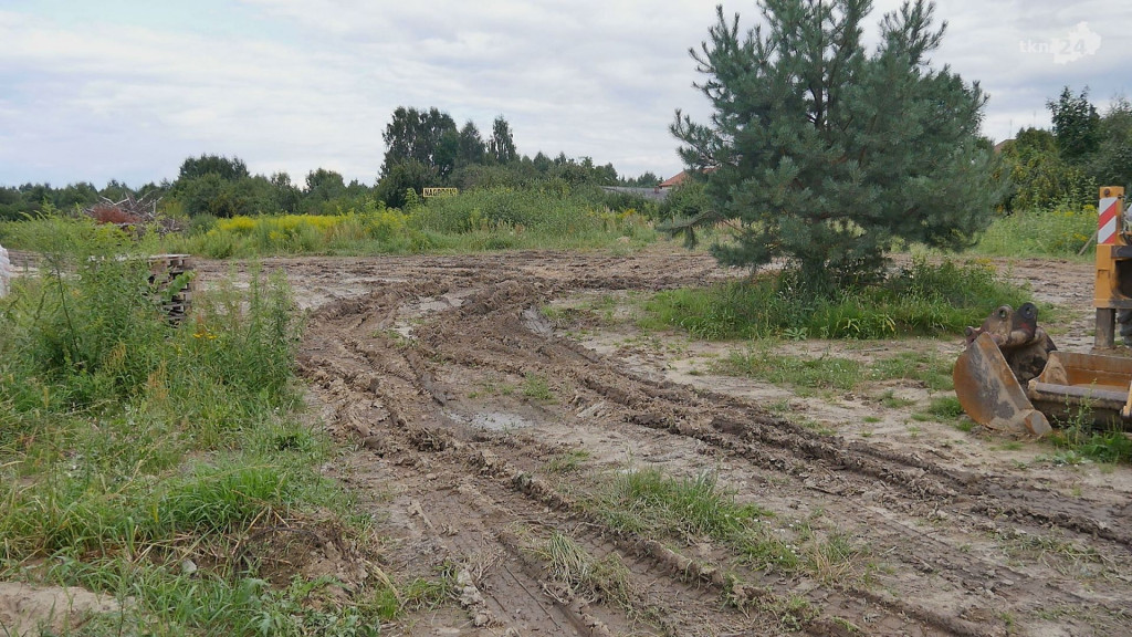 Trwają prace na cmentarzu. Będzie też nowa droga [wideo, zdjęcia]