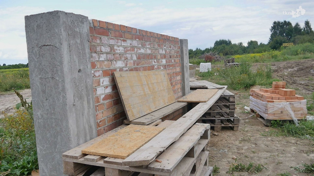 Trwają prace na cmentarzu. Będzie też nowa droga [wideo, zdjęcia]