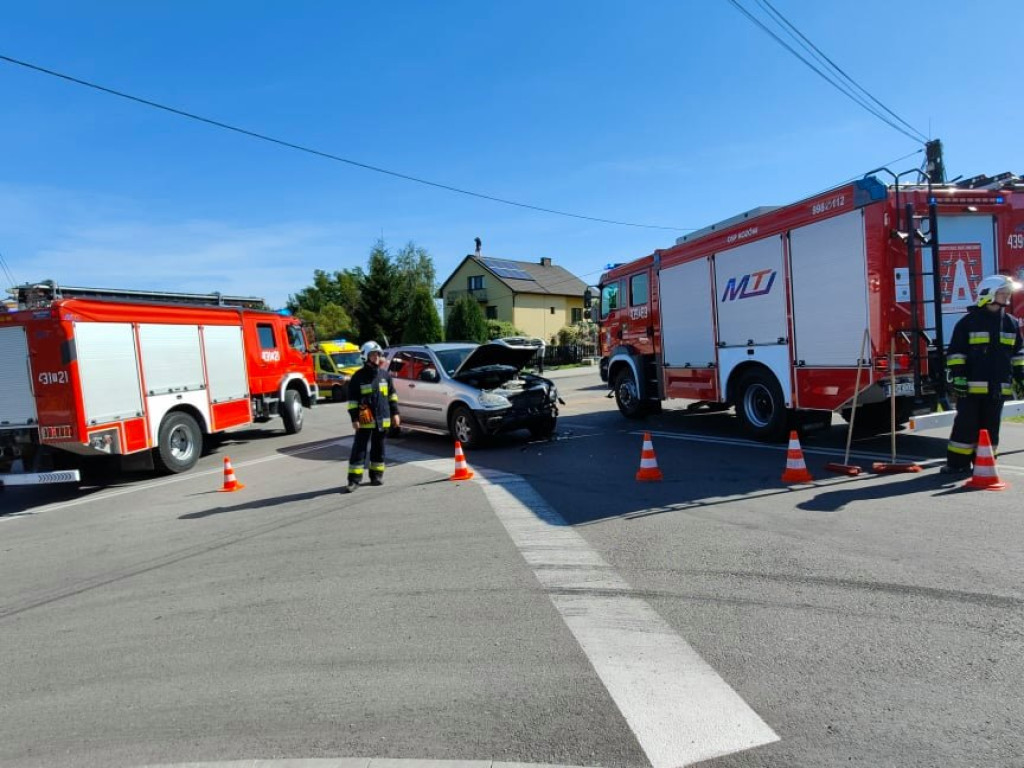 Kolizja z udziałem trzech aut w Smykowie [zdjęcia]