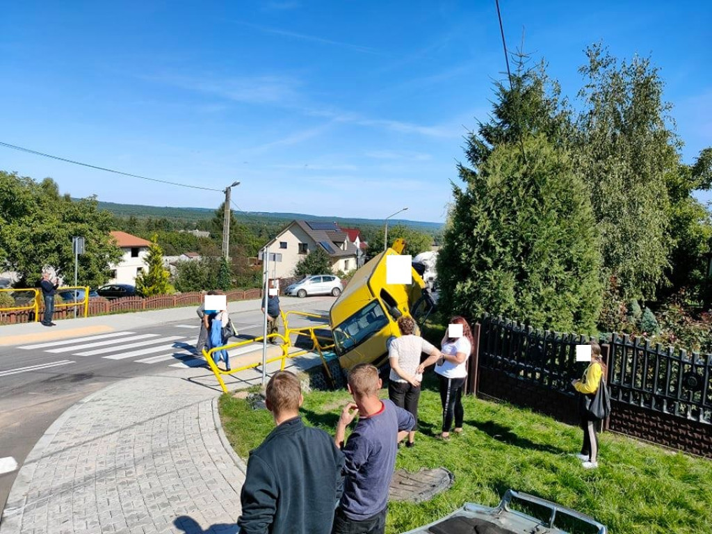 Kolizja z udziałem trzech aut w Smykowie [zdjęcia]