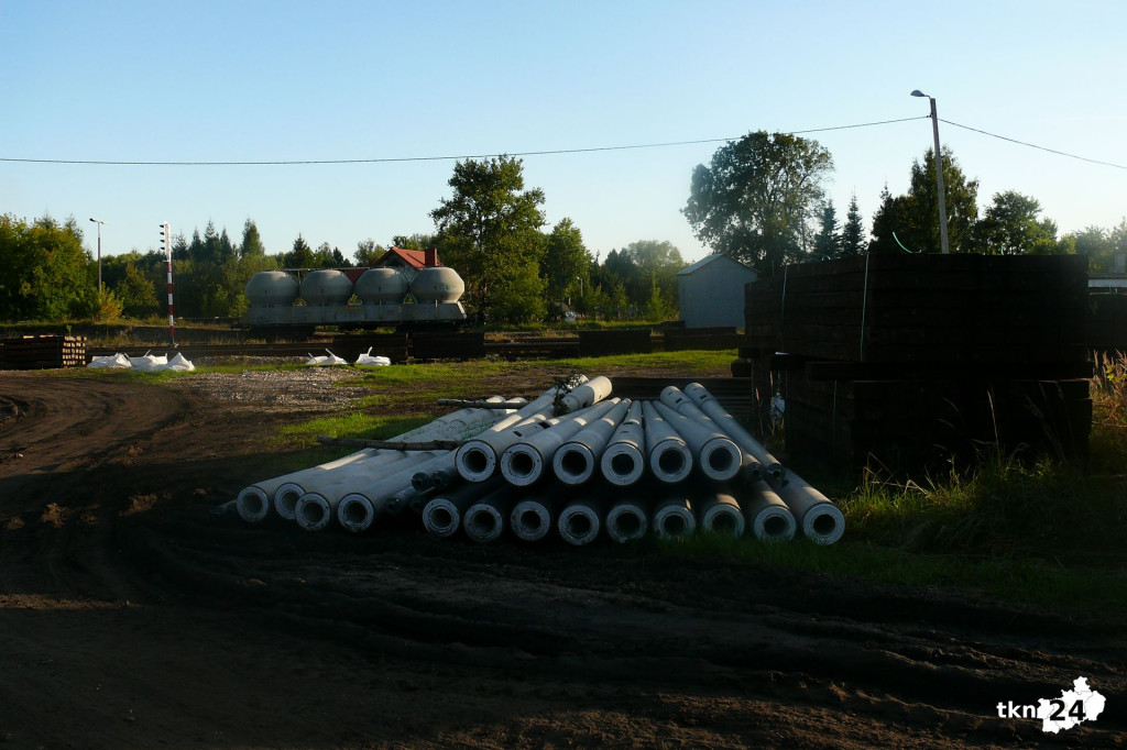 Prace na peronach trwają. Od grudnia kolej osobowa wraca