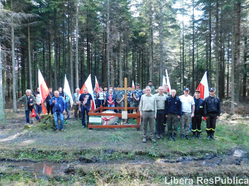 Wędrowali `Partyzanckim Szlakiem` [zdjęcia]