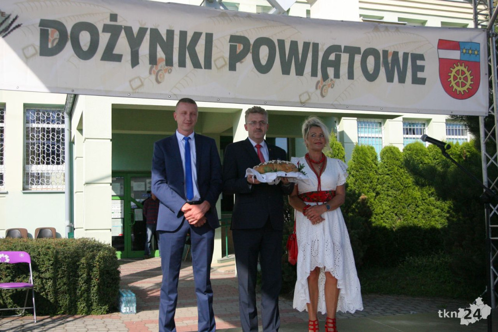 Tradycyjnie i rozrywkowo podczas powiatowych dożynek [wideo, zdjęcia]