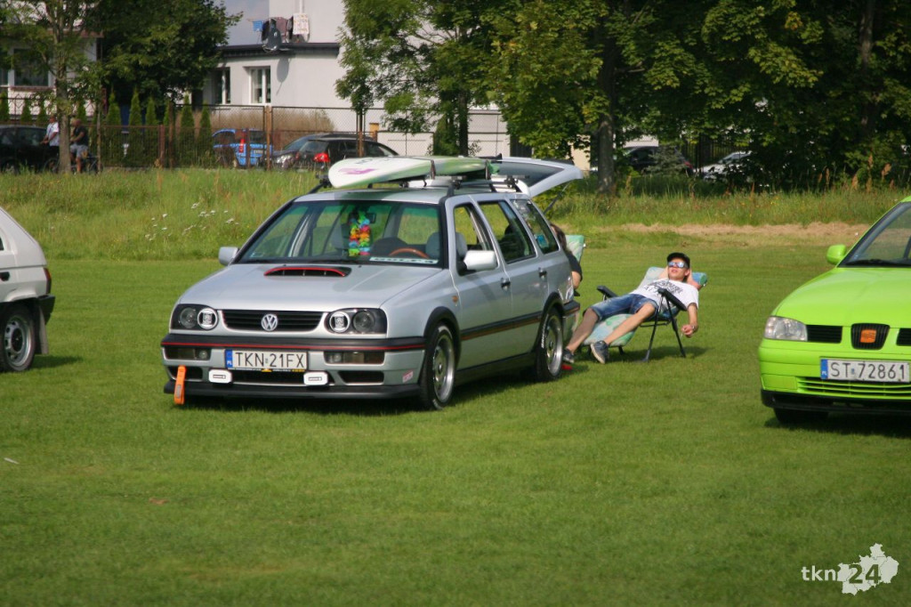 Motopiknik nie zawodzi. Mnóstwo aut i wiele atrakcji na osirze [wideo, zdjęcia]
