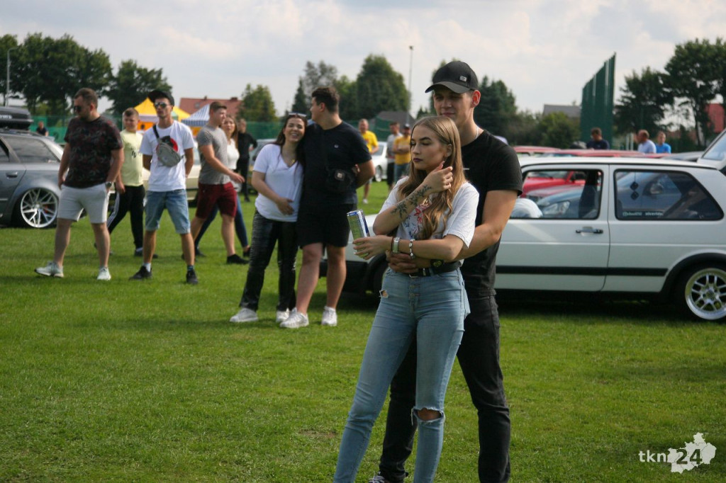 Motopiknik nie zawodzi. Mnóstwo aut i wiele atrakcji na osirze [wideo, zdjęcia]