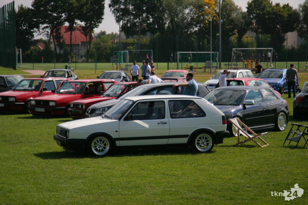 Motopiknik nie zawodzi. Mnóstwo aut i wiele atrakcji na osirze [wideo, zdjęcia]