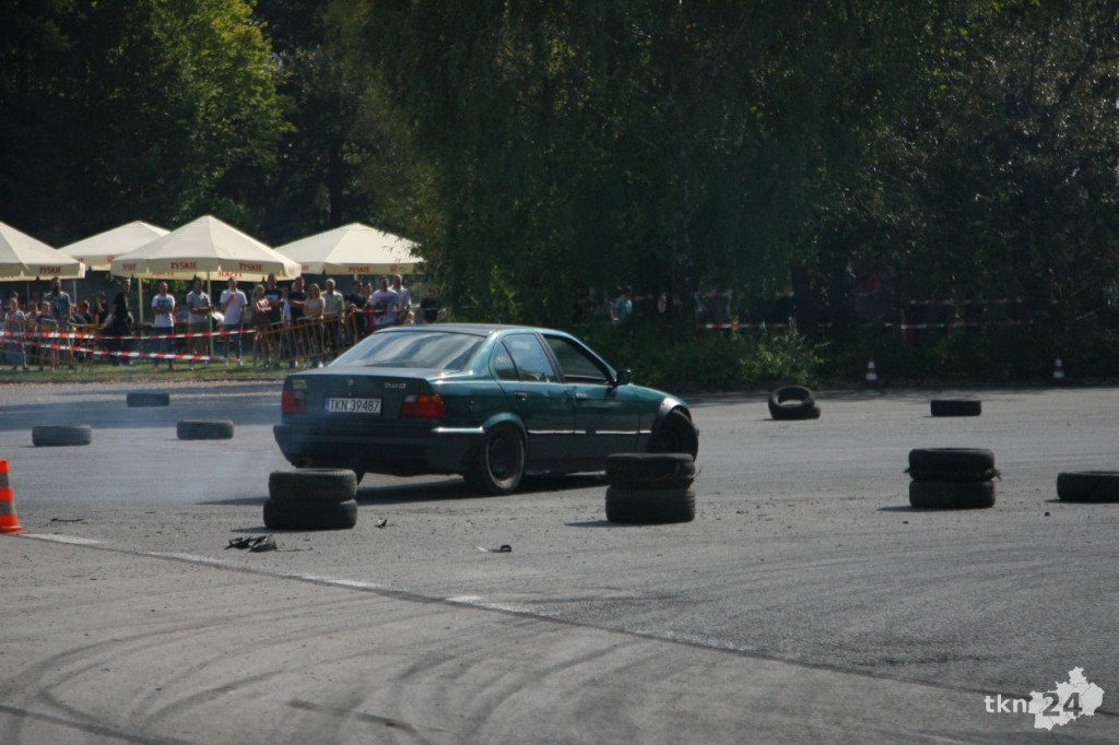 Motopiknik nie zawodzi. Mnóstwo aut i wiele atrakcji na osirze [wideo, zdjęcia]
