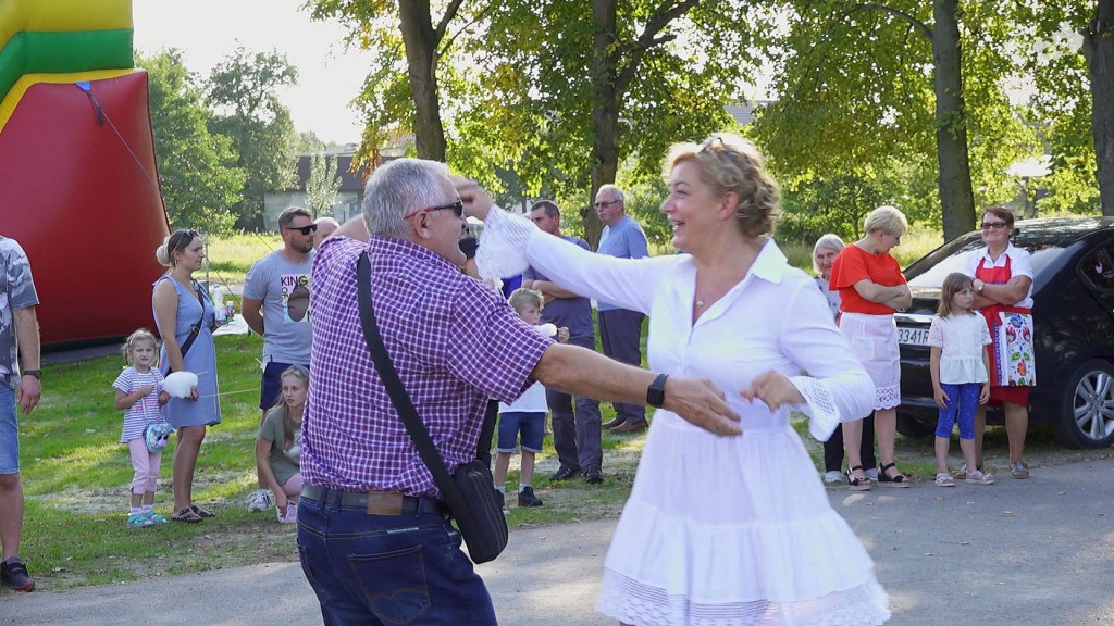 Tańce i świetna zabawa na festynie KGW `Pod Dębami` [wideo, zdjęcia]