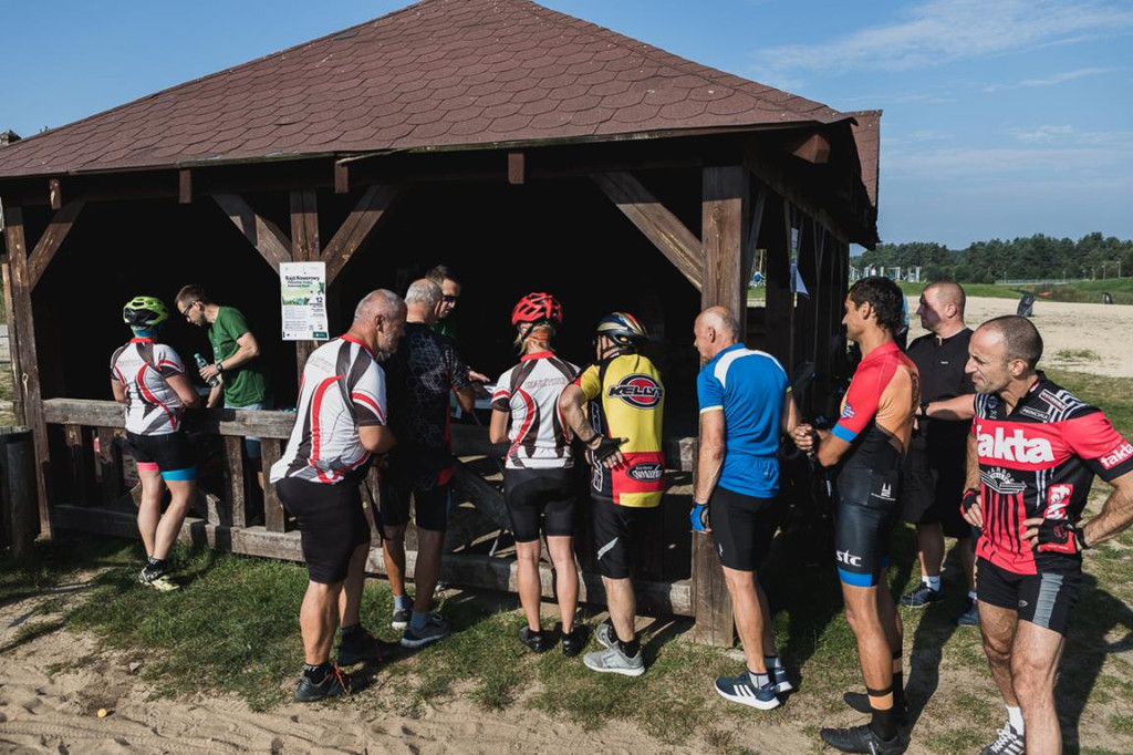 Mieszkańcy powiatu skarżyskiego i koneckiego na rowerowym szlaku [zdjęcia]