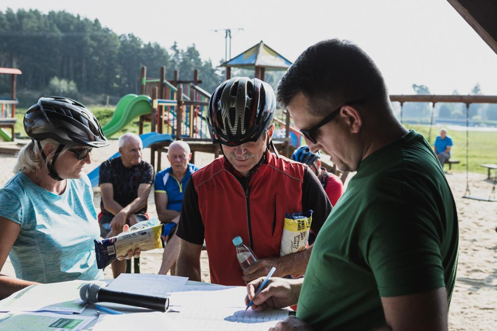 Mieszkańcy powiatu skarżyskiego i koneckiego na rowerowym szlaku [zdjęcia]