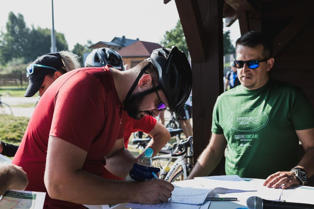Mieszkańcy powiatu skarżyskiego i koneckiego na rowerowym szlaku [zdjęcia]