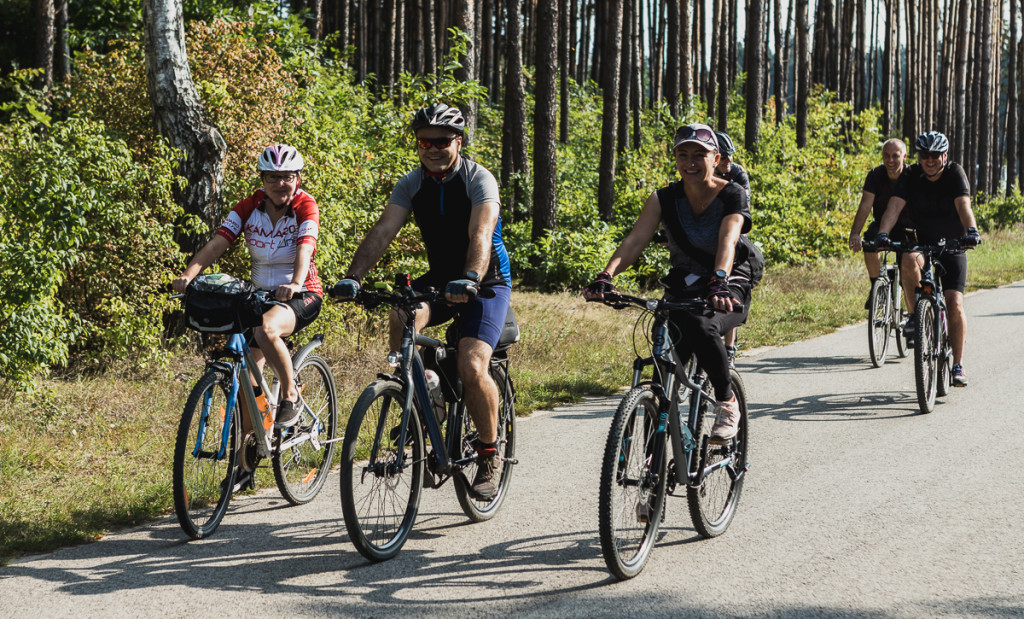 Mieszkańcy powiatu skarżyskiego i koneckiego na rowerowym szlaku [zdjęcia]