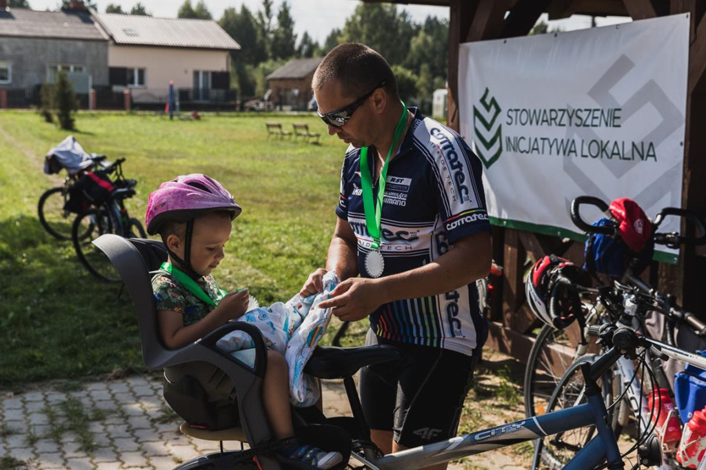 Mieszkańcy powiatu skarżyskiego i koneckiego na rowerowym szlaku [zdjęcia]