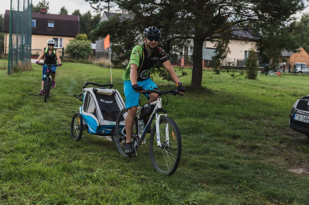 Mieszkańcy powiatu skarżyskiego i koneckiego na rowerowym szlaku [zdjęcia]