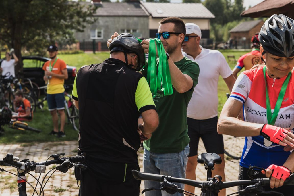 Mieszkańcy powiatu skarżyskiego i koneckiego na rowerowym szlaku [zdjęcia]