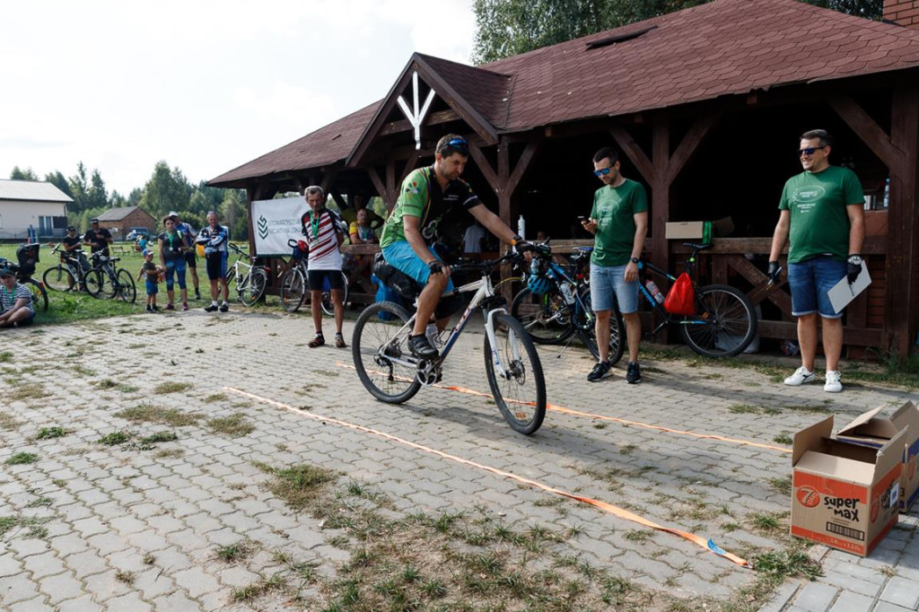 Mieszkańcy powiatu skarżyskiego i koneckiego na rowerowym szlaku [zdjęcia]