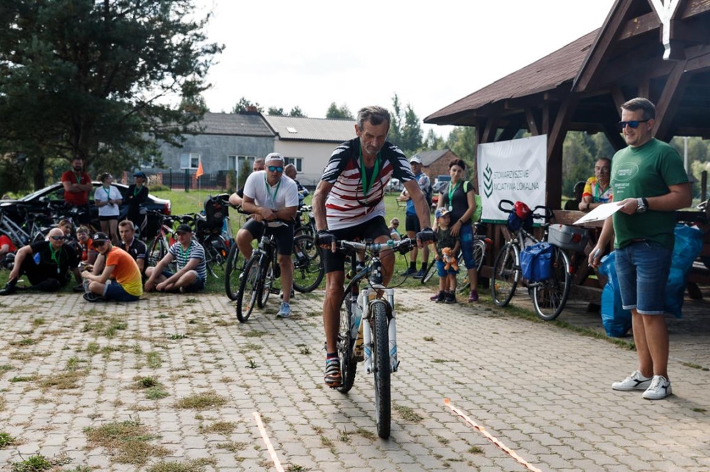 Mieszkańcy powiatu skarżyskiego i koneckiego na rowerowym szlaku [zdjęcia]