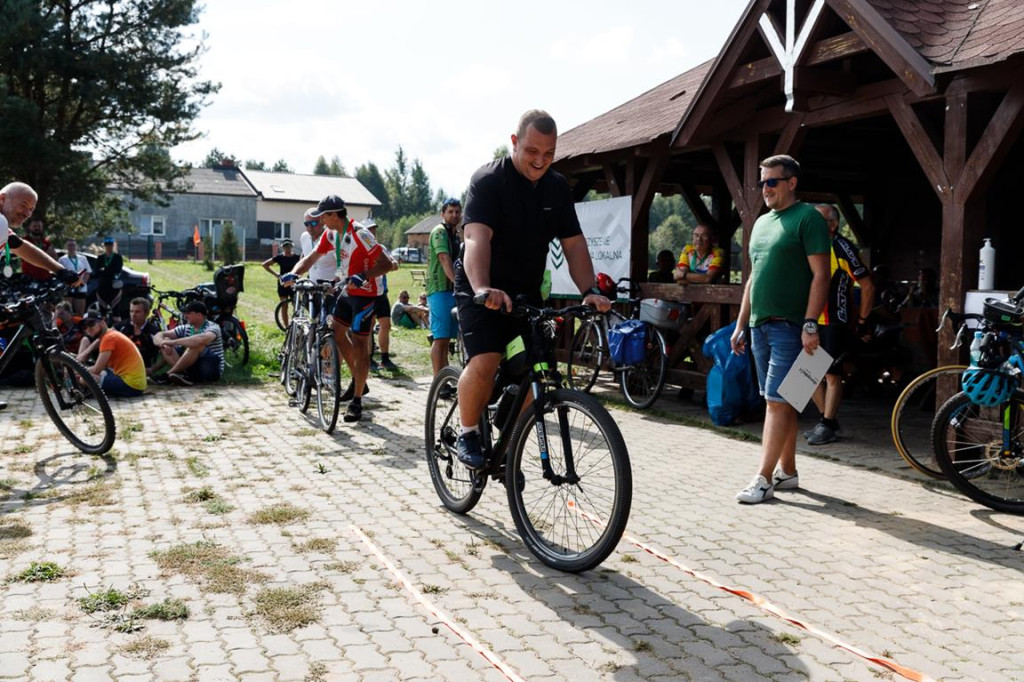 Mieszkańcy powiatu skarżyskiego i koneckiego na rowerowym szlaku [zdjęcia]