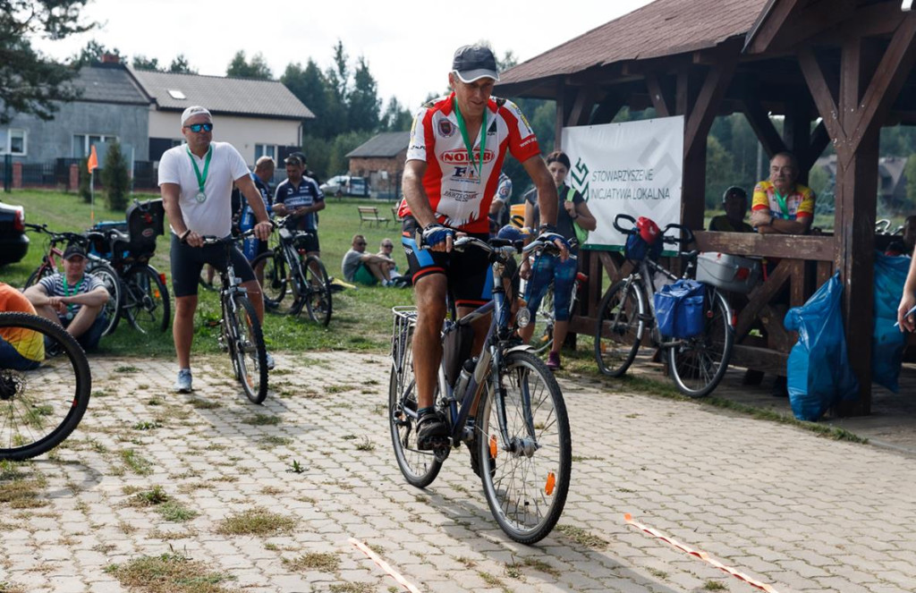 Mieszkańcy powiatu skarżyskiego i koneckiego na rowerowym szlaku [zdjęcia]