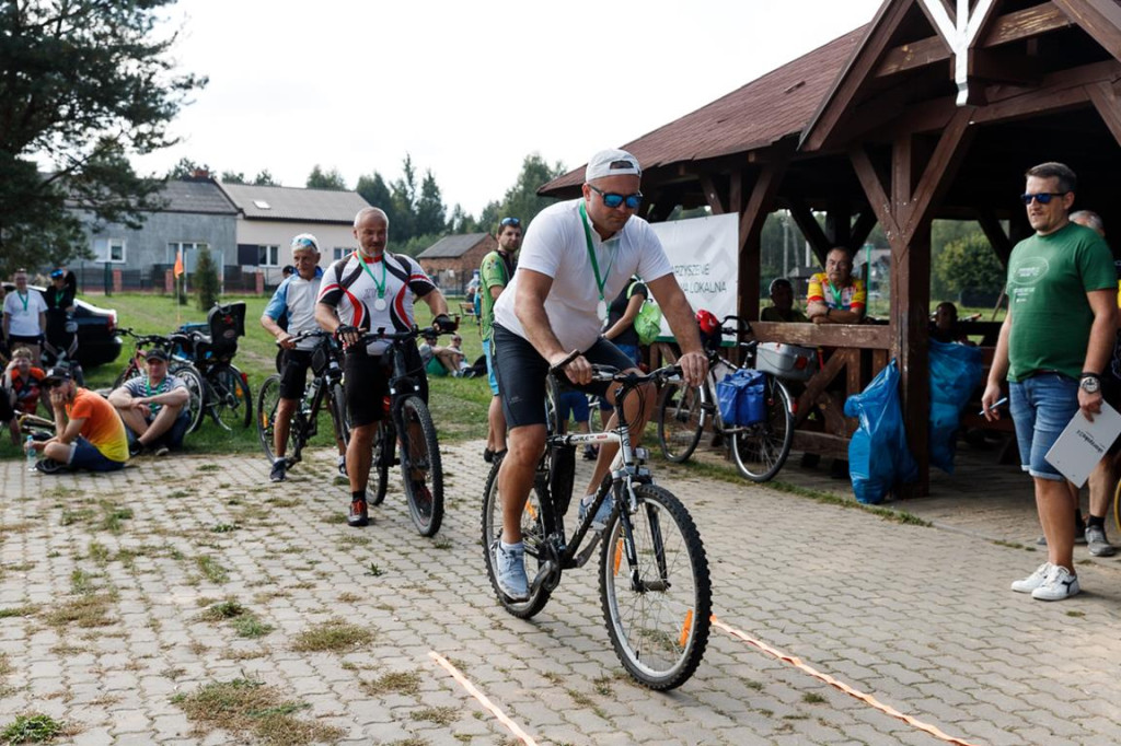 Mieszkańcy powiatu skarżyskiego i koneckiego na rowerowym szlaku [zdjęcia]