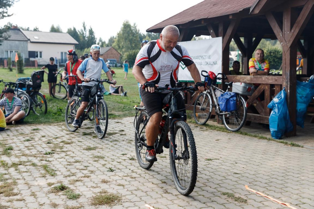 Mieszkańcy powiatu skarżyskiego i koneckiego na rowerowym szlaku [zdjęcia]