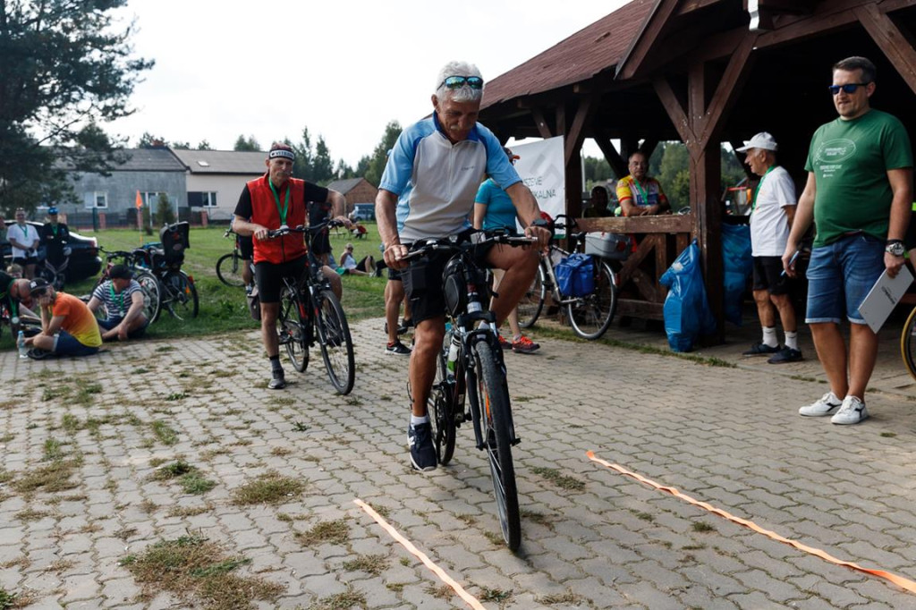 Mieszkańcy powiatu skarżyskiego i koneckiego na rowerowym szlaku [zdjęcia]