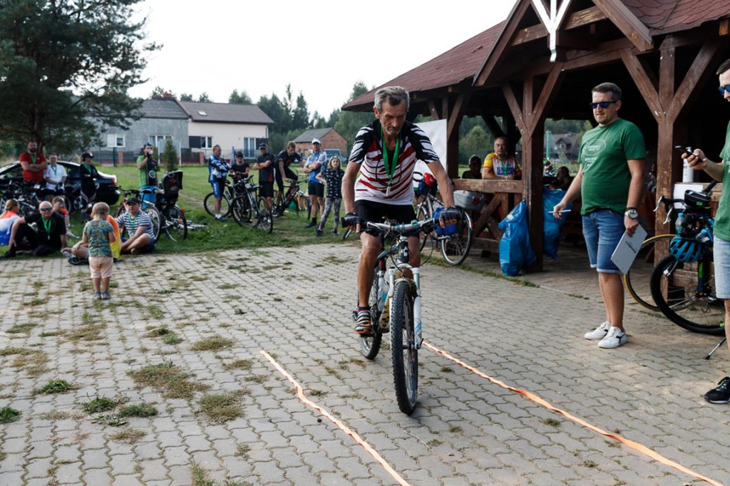 Mieszkańcy powiatu skarżyskiego i koneckiego na rowerowym szlaku [zdjęcia]