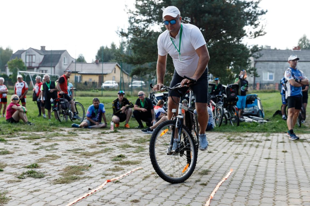 Mieszkańcy powiatu skarżyskiego i koneckiego na rowerowym szlaku [zdjęcia]