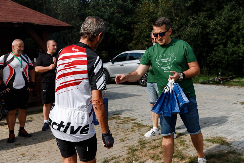 Mieszkańcy powiatu skarżyskiego i koneckiego na rowerowym szlaku [zdjęcia]
