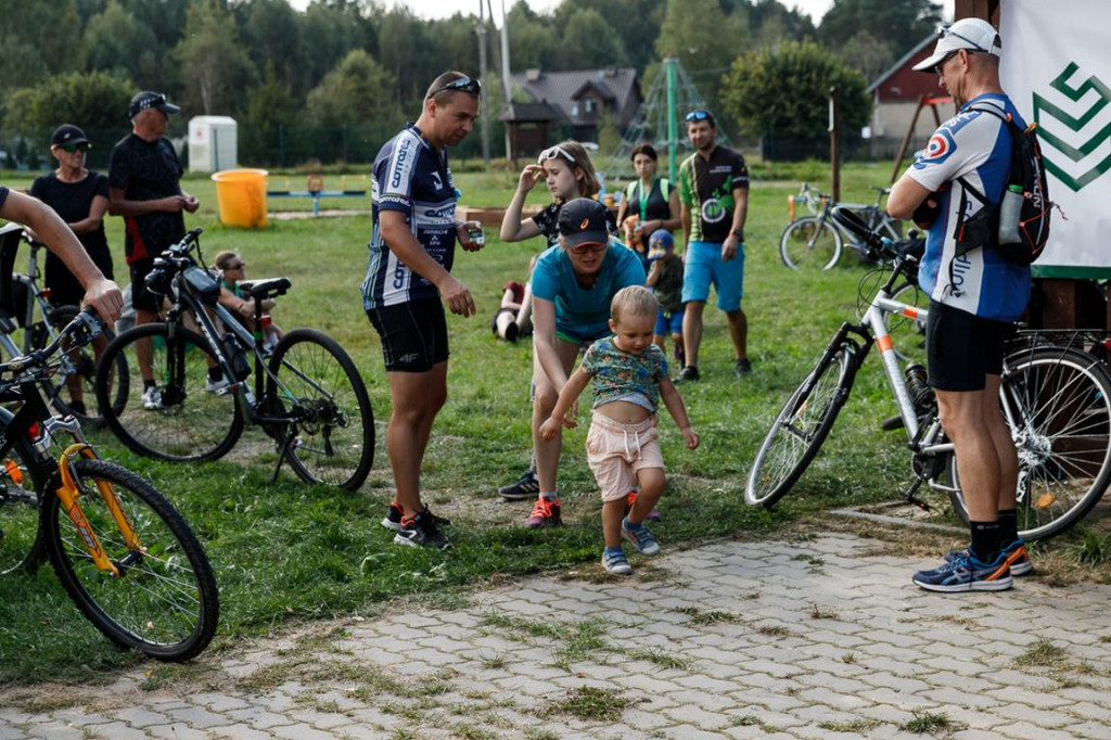 Mieszkańcy powiatu skarżyskiego i koneckiego na rowerowym szlaku [zdjęcia]
