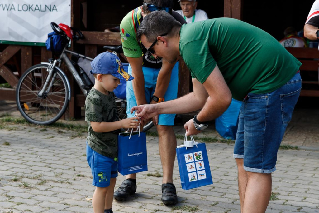 Mieszkańcy powiatu skarżyskiego i koneckiego na rowerowym szlaku [zdjęcia]