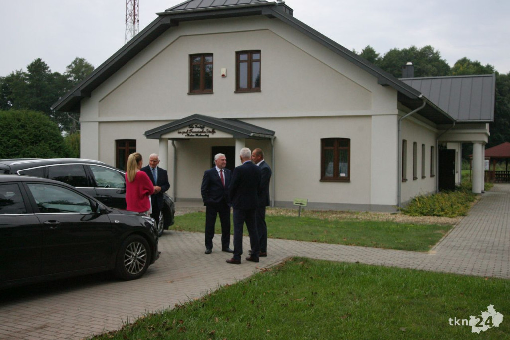 Marszałek z wizytą w gospodarstwie rybackim i domu seniora [wideo, zdjęcia]