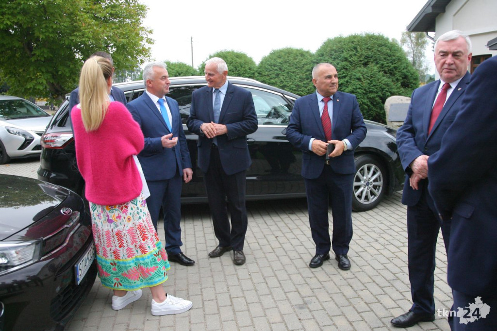 Marszałek z wizytą w gospodarstwie rybackim i domu seniora [wideo, zdjęcia]