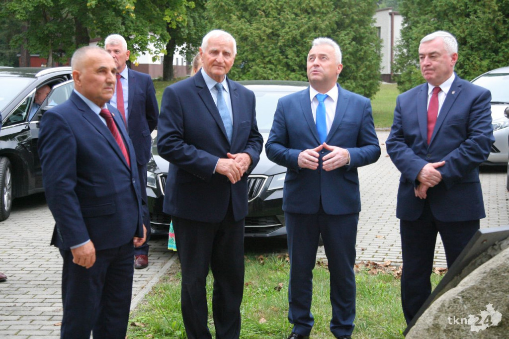 Marszałek z wizytą w gospodarstwie rybackim i domu seniora [wideo, zdjęcia]