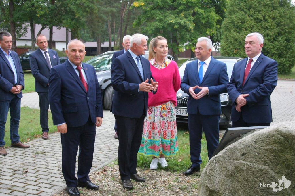 Marszałek z wizytą w gospodarstwie rybackim i domu seniora [wideo, zdjęcia]