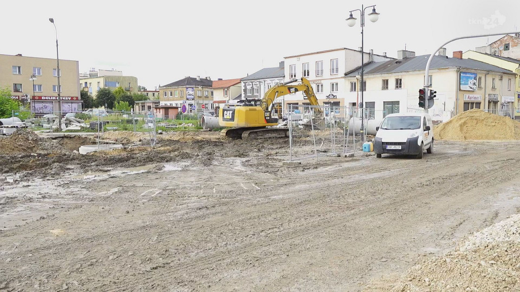 Zaglądamy do centrum Końskich. Jak przebiegają prace? [wideo, zdjęcia]