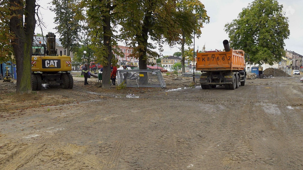 Zaglądamy do centrum Końskich. Jak przebiegają prace? [wideo, zdjęcia]