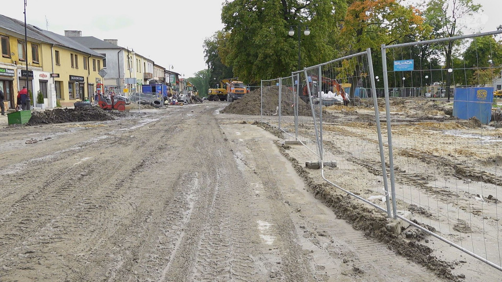 Zaglądamy do centrum Końskich. Jak przebiegają prace? [wideo, zdjęcia]