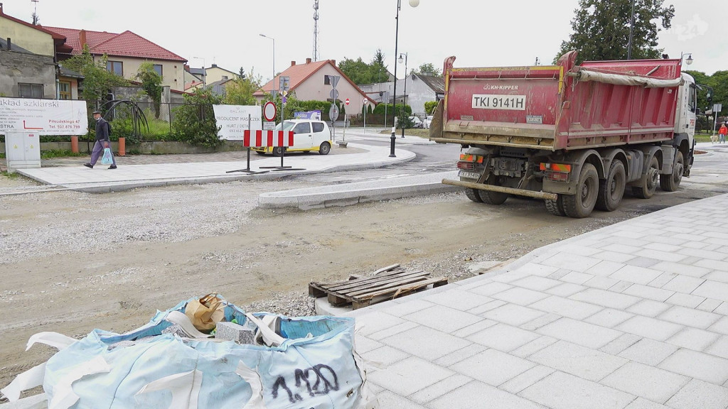 Zaglądamy do centrum Końskich. Jak przebiegają prace? [wideo, zdjęcia]