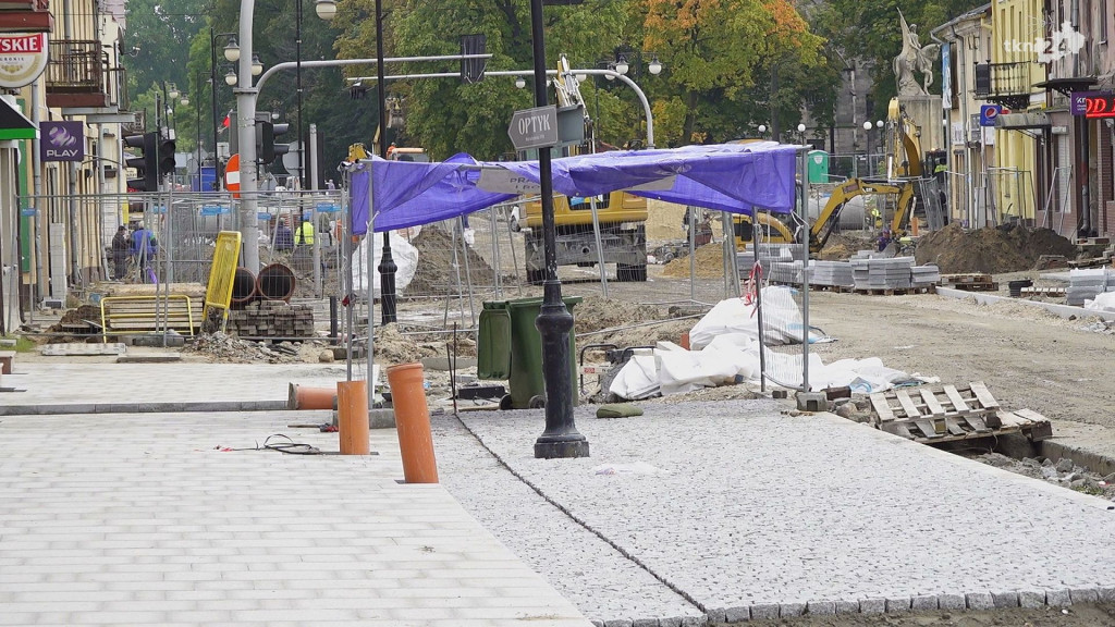 Zaglądamy do centrum Końskich. Jak przebiegają prace? [wideo, zdjęcia]