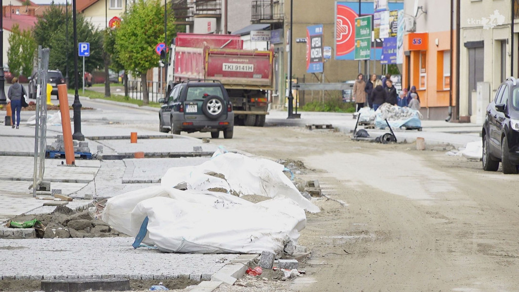 Zaglądamy do centrum Końskich. Jak przebiegają prace? [wideo, zdjęcia]