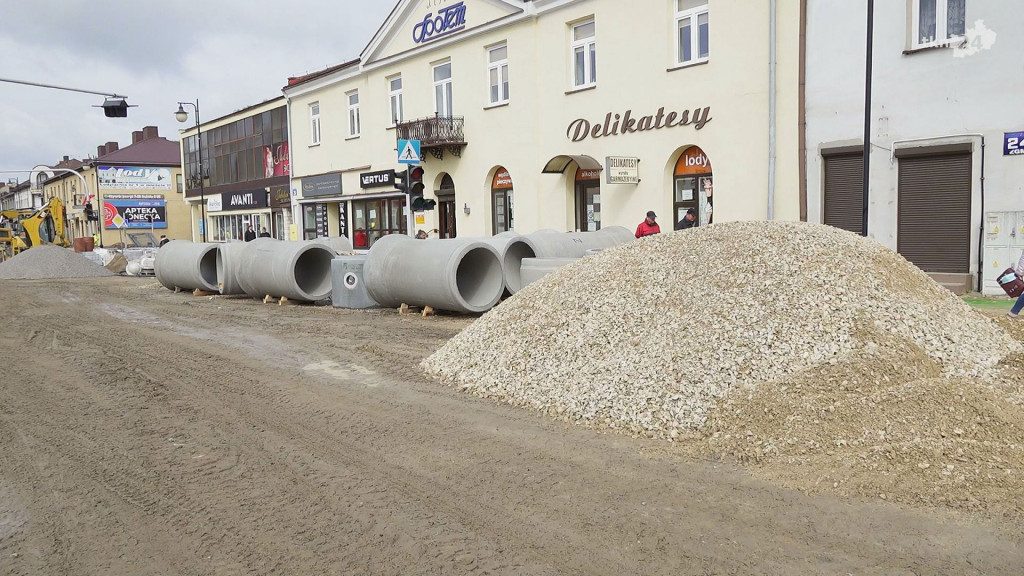 Zaglądamy do centrum Końskich. Jak przebiegają prace? [wideo, zdjęcia]
